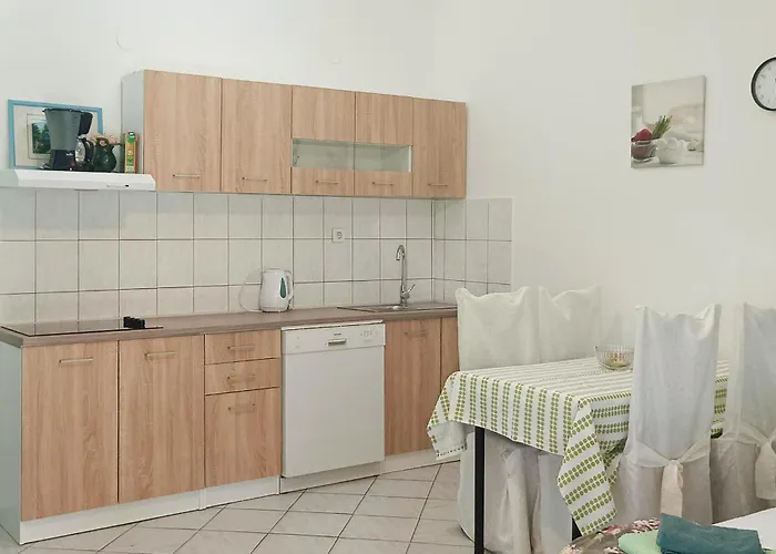 1 Bedroom Stunning In *