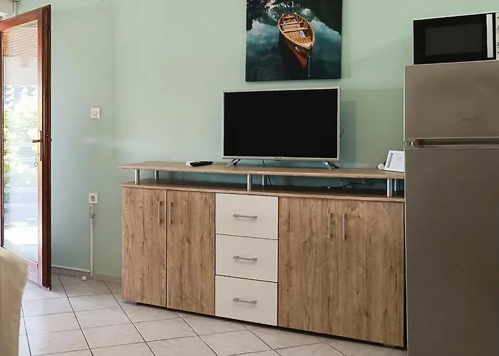 1 Bedroom Stunning In *